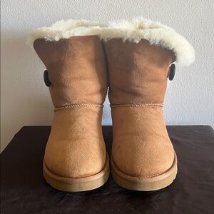 Ugg Bailey Boots with Button